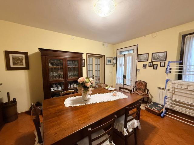 Villa Singola suddivisa in 2 Unit in vendita a Poggio Rusco
