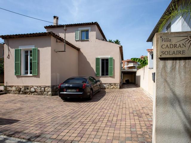 Villa située a l'orée du Cap d'Antibes pres du centre Antibe. 135m² Antibes