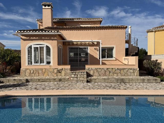 Villa soleada de 3 dormitorios en Els Poblets con piscina 100m² Els Poblets