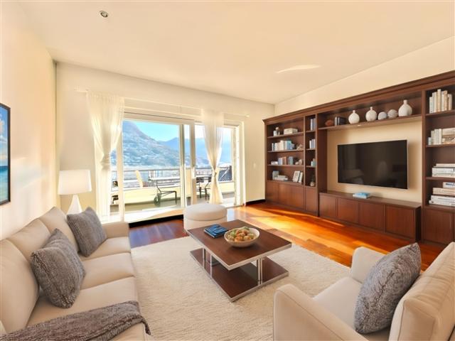 Villa Soleggiata con Vista Mozzafiato