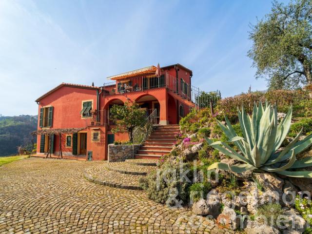 Villa sopra La Spezia con vista da sogno sul golfo 294m² La Spezia