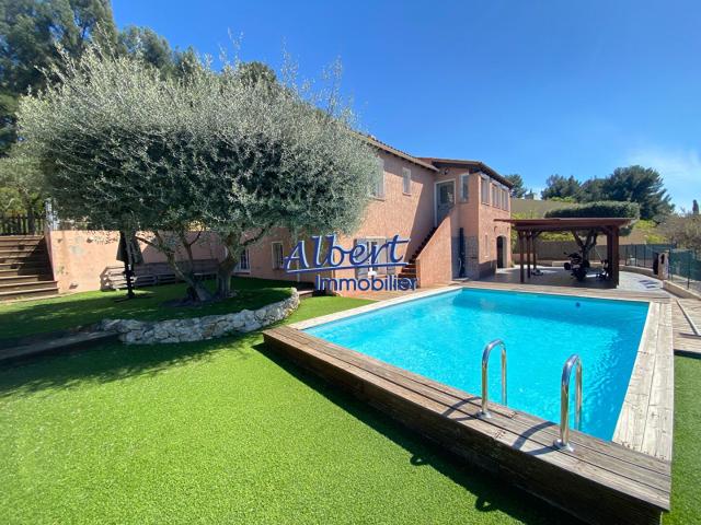 Villa spacieuse à vendre à Ollioules Calme et confort gara. 167m² Ollioules