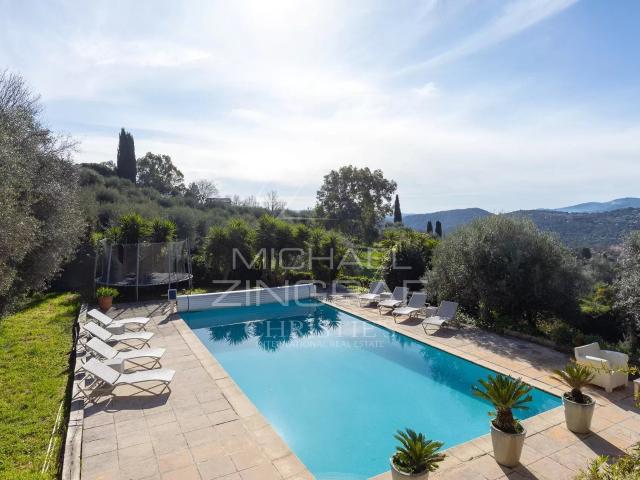 Villa spacieuse avec vue mer et oliveraie 308m² Cabris