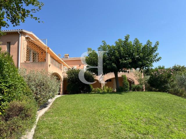 Villa spacieuse avec vue sur le mont Ventoux Bédoin 228m² Flassan