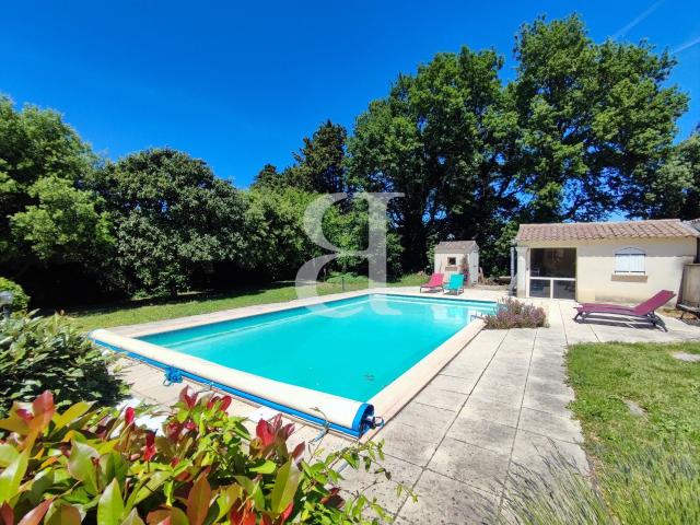 Villa spacieuse avec piscine dans un charmant village de l'E. 196m² Valréas
