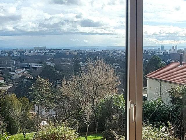 Villa St Cyr Au Mont d'Or 6 pièce s 159.72 m2 avec terrain constructible