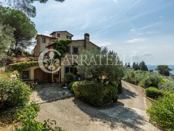 Villa storica con terreno e oliveto sulla collina di Settign. 500m² Firenze