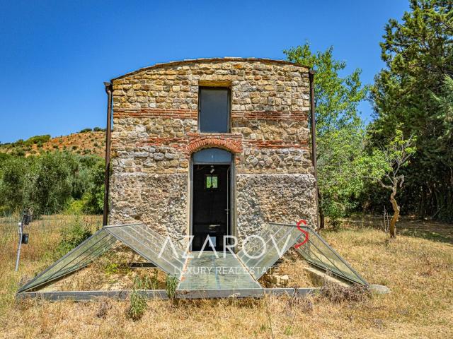 Villa storica con reperti romanici in vendita in Toscana 415m² Campagnatico