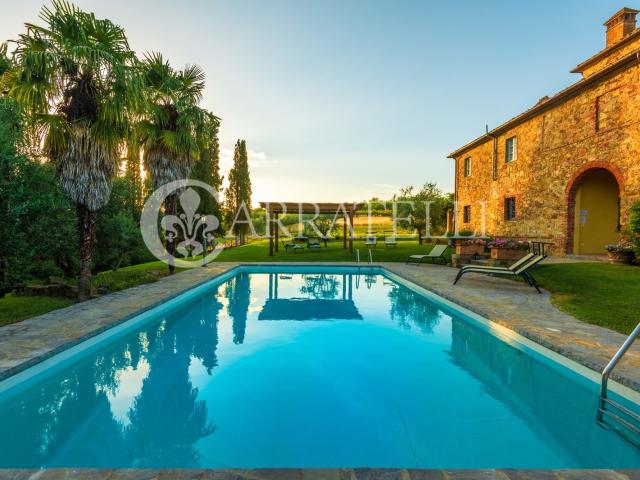 Villa Storica in Pietra Perfettamente Ristrutturata a Sinalu. 644m² Sinalunga