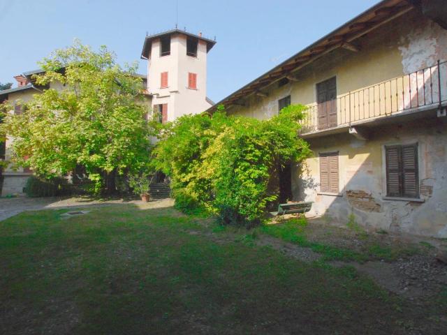 Villa storica in vendita a Golasecca con parco sul fiume Tic. 550m² Golasecca