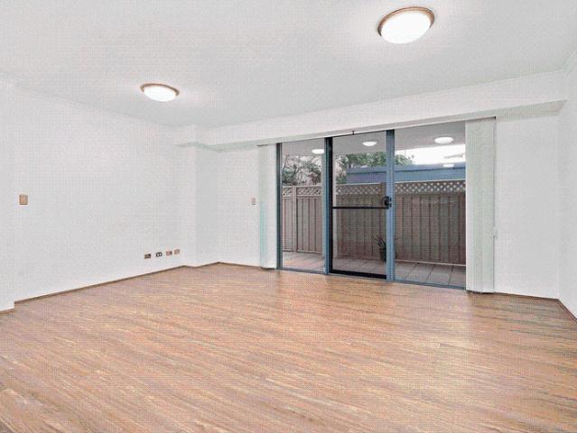 VILLA STYLE UNIT IN THE HEART OF HURSTVILLE!