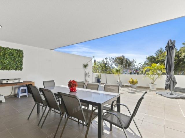 Villa style apartment approx 274sqm perfect indoors and out!