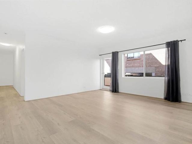 VILLA STYLE APARTMENT MINUTES WALK TO STATION AND WESTMEAD HOSPITAL