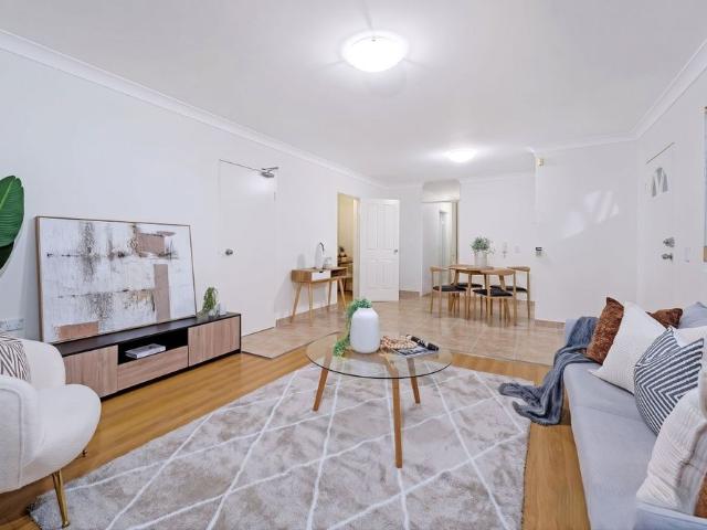 Villa Style Apartment with Your Own Private Entry & parking