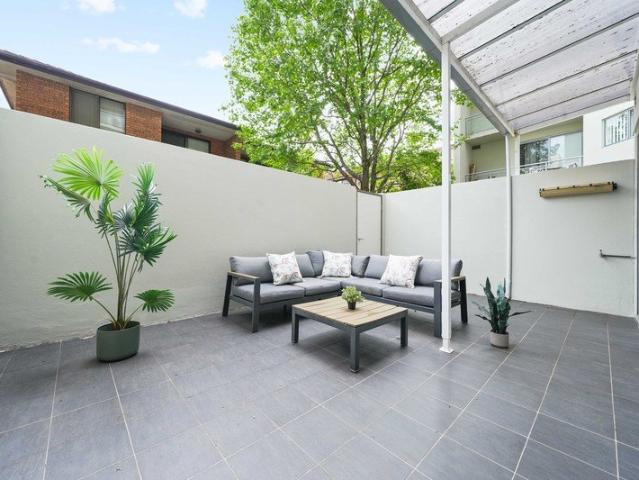 Villa Style Living With Private Courtyard