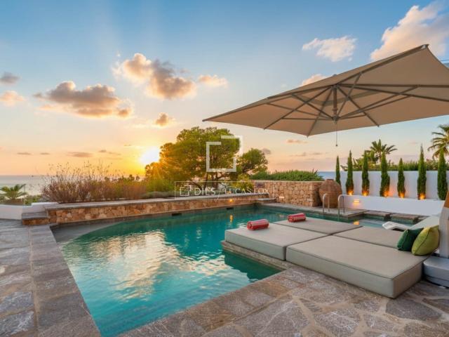 Villa Su Credo, presentada en venta por Lucas Fox, es una im. 380m² Cala Vedella