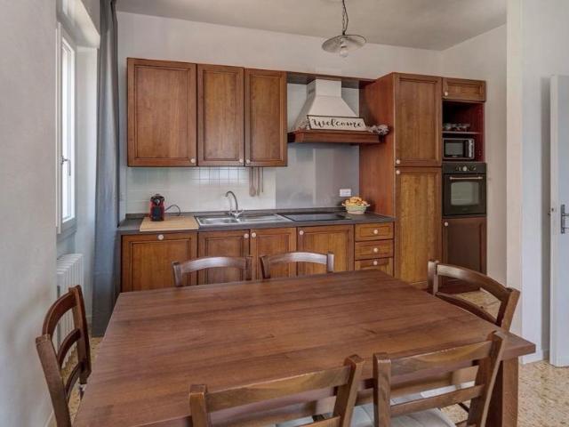 Casa indipendente a Olcio, a pochi passi dalla spiaggia – La. 170m² Mandello del Lario
