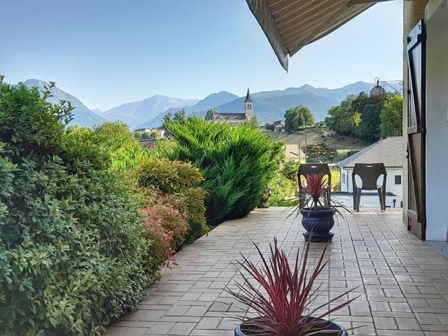 Villa sur 3 niveaux en face des Pyrénées