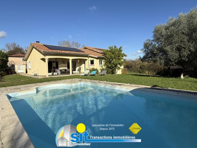 Villa sur demi sous sol avec piscine