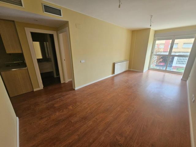 VILLANUEVA DE GALLEGO. Apartamento de un dormitorio salón cocina equipada, baño y trastero