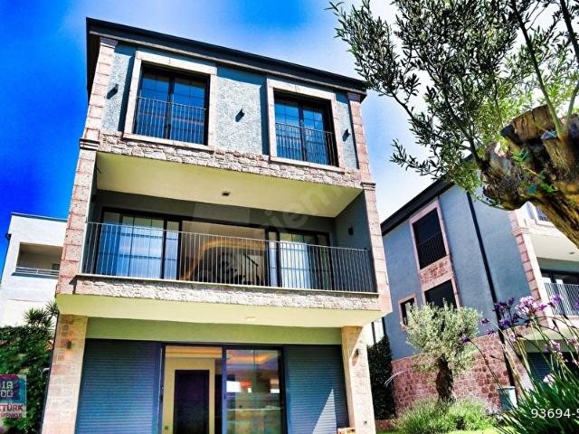 VillaAvcısı'ndan Gemi Yatağında 250 m Bahçeli Prestijli Villa