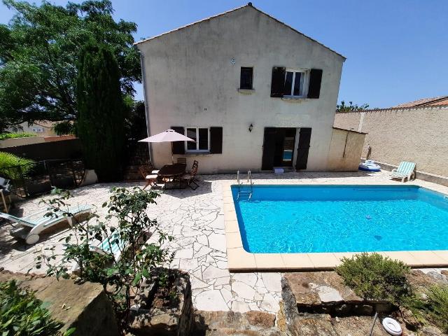 Village medieval avec tous commerces, cafes, ecoles primaire. 148m² Puimisson