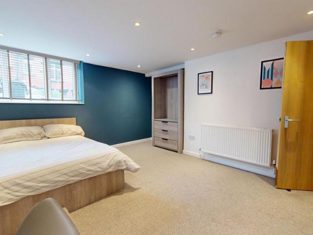 Village Avenue, Leeds LS4 2 bed house to rent £1,014 pcm £234 pw