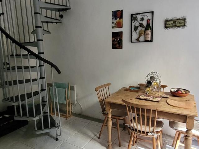 Village avec commerces, restaurants, epicerie, pizzeria, bou. 60m² Saint Geniès de Fontedit