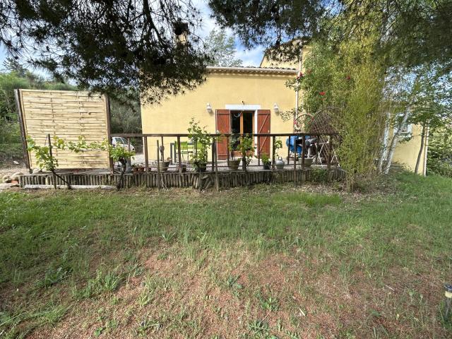 Village à 5km de Limoux Villa construite en 2001 sur terra. 98m² Limoux