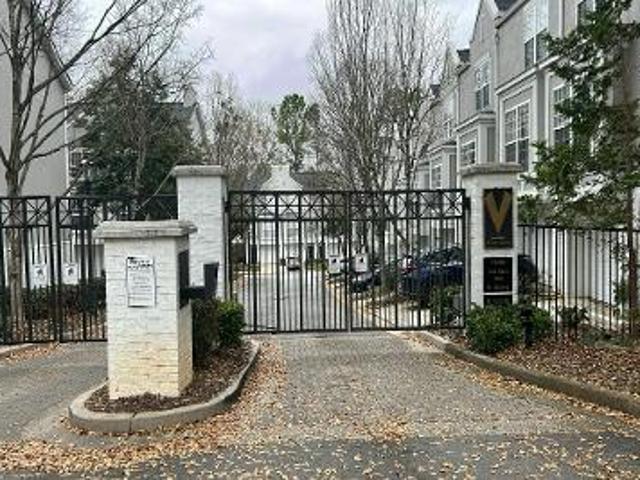 Village Ct SE
