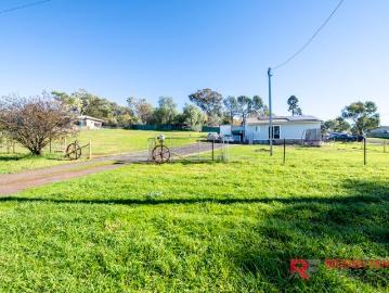 Village Charm on a Spacious Half Acre Block!