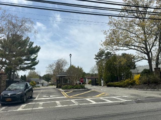 Village Cir E