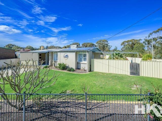 VILLAGE GEM Renovated Living on a Huge 840sqm Corner Block