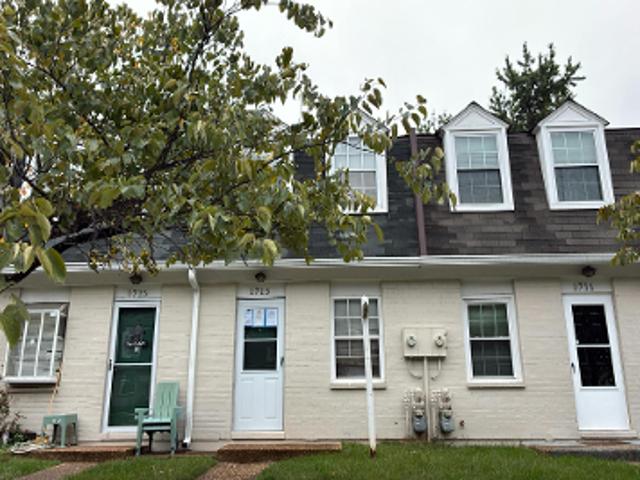 Village Green Dr