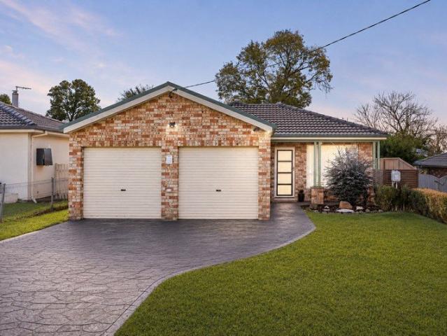 Village Lifestyle, Family Comfort & Poolside Entertaining!
