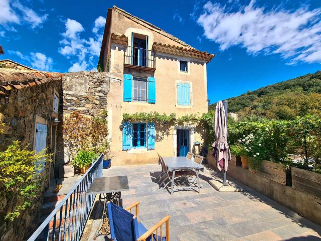 Village pittoresque avec cafe et depot de pain, situe a 10 m. 121m² Causses et Veyran