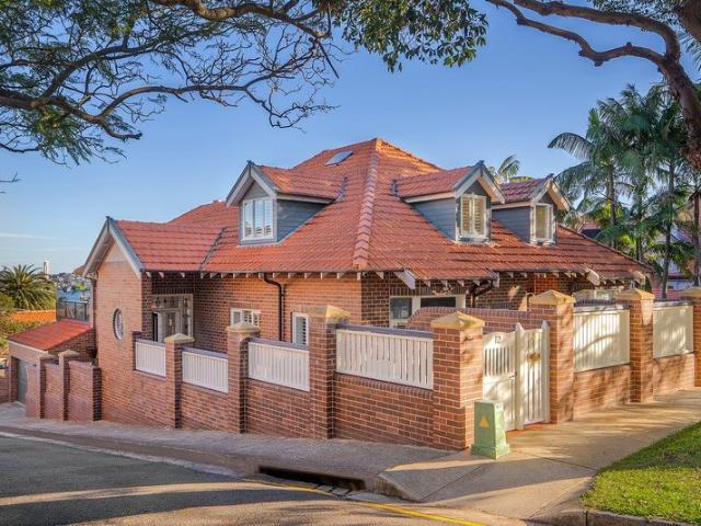 Village prestige with Harbour views