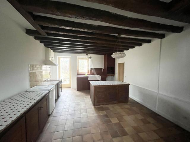 Village proche de Dourdan Longère aux beaux volumes !