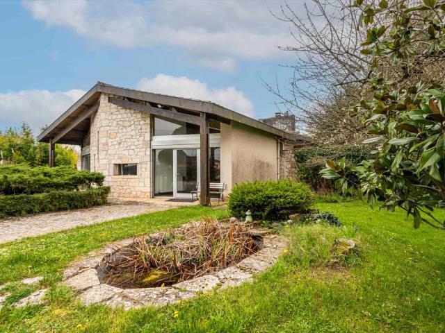 Village property with gite/annexe 270m² Beauville