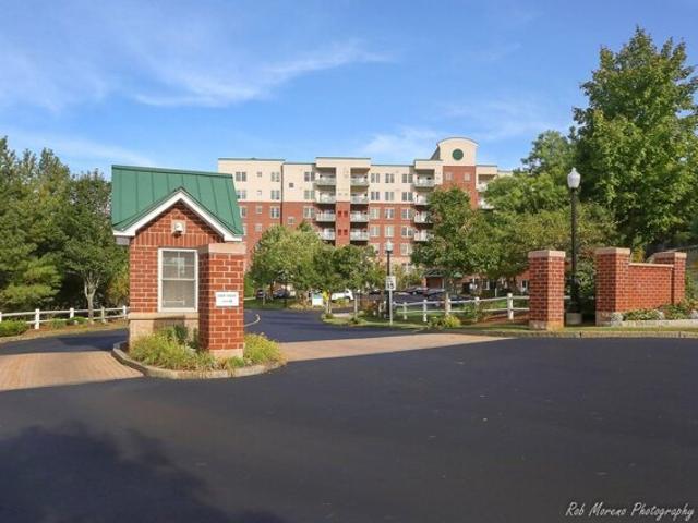Village Rd Apt,middleton, Condo For Sale