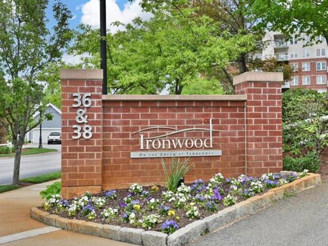 Village Rd Apt,middleton, Condo For Sale