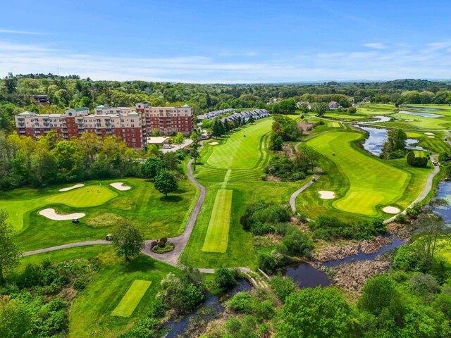 Village Rd Apt,middleton, Condo For Sale