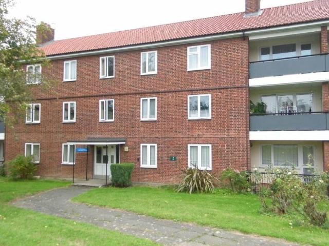 Village Road, Bush Hill Park EN1, 3 bed flat to rent, £2,100 pcm | PrimeLocation