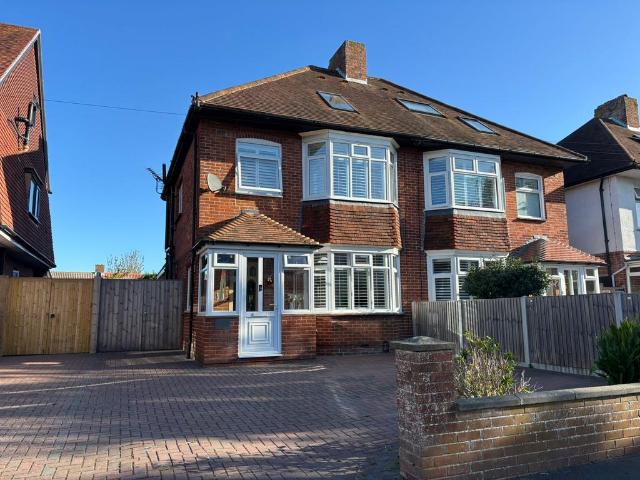 Village Road, Gosport PO12 4 bed detached house to rent £2,000 pcm £462 pw
