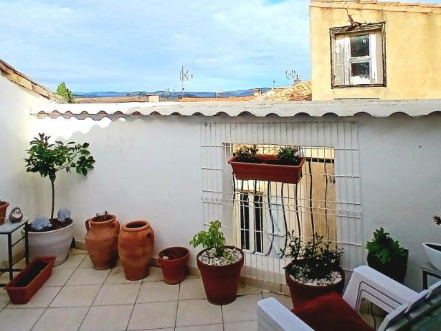 Village tous commerces boulangerie, boucherie, cafes: situ. 75m² Abeilhan