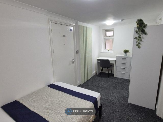 Village Way, Pinner HA5, Studio to rent, £1,050 pcm | PrimeLocation