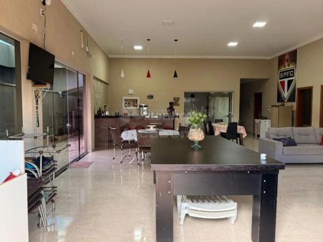 Villagio Colombo Rancho com 03 dormitórios sendo 01 tipo apartamento à Venda