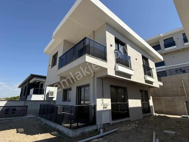 Villakent'te Bağımsız Ayrık Nizam 3+1 Satılık Villa