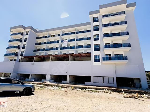 Villakent Girişinde Havuzlu Lüks Satılık Büyük 1+1 Daire