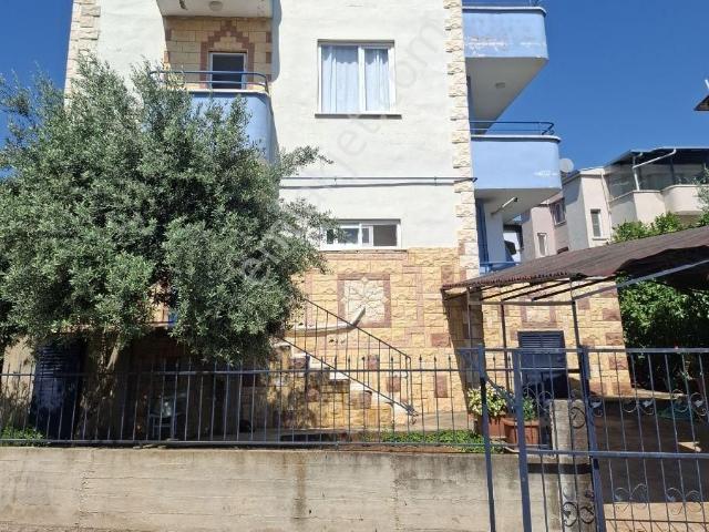 Villakent Sitesinde Köşe Önü Açık Satılık Villa